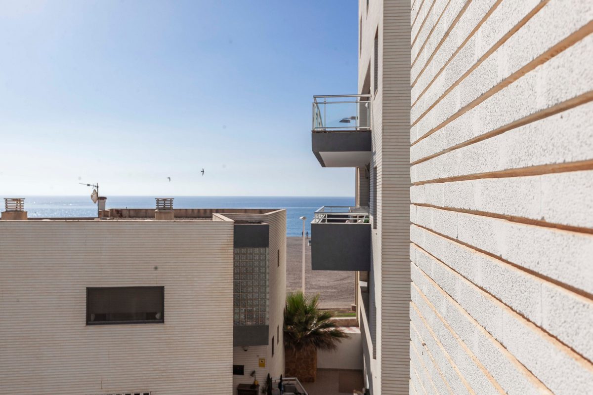 Exclusivo piso con vistas al mar en primera línea de playa