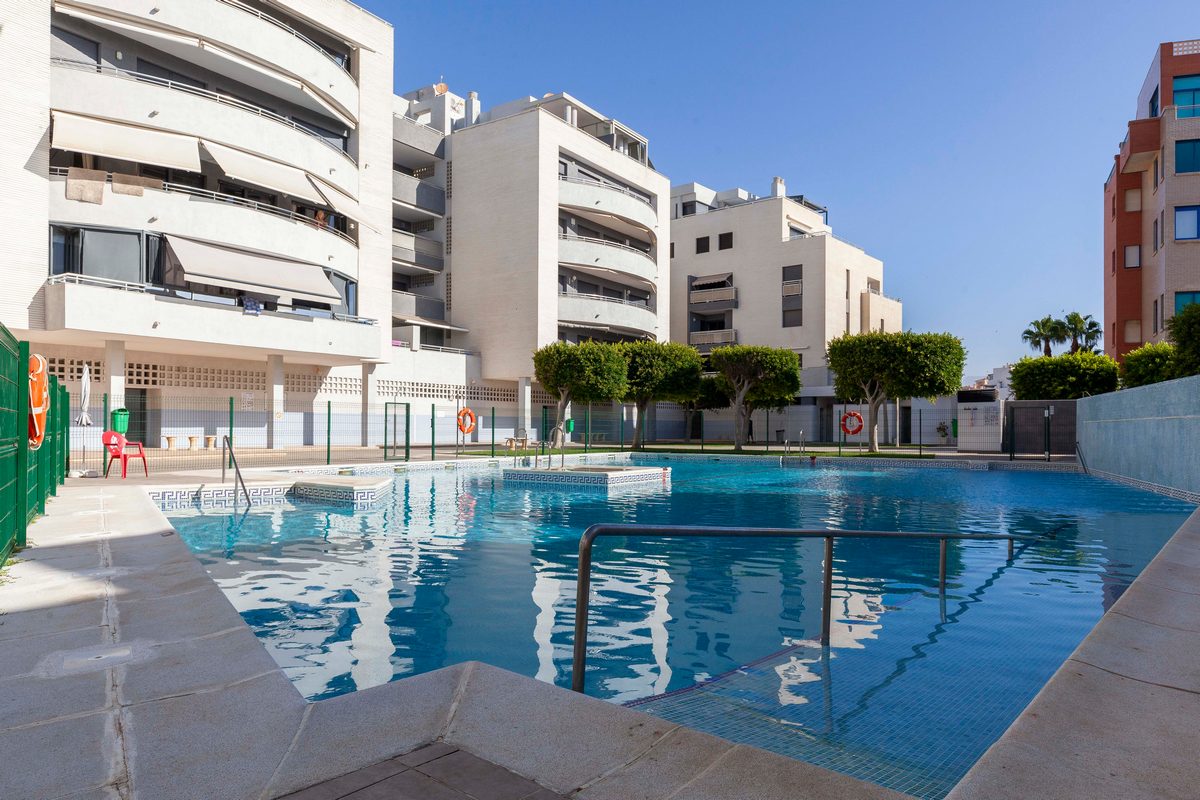 Exclusivo piso con vistas al mar en primera línea de playa