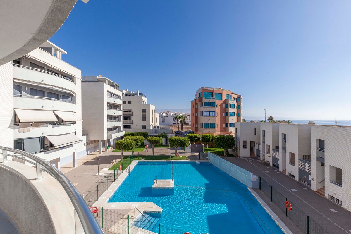 Exclusivo piso con vistas al mar en primera línea de playa