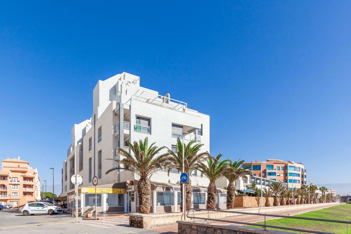 Exclusivo piso con vistas al mar en primera línea de playa