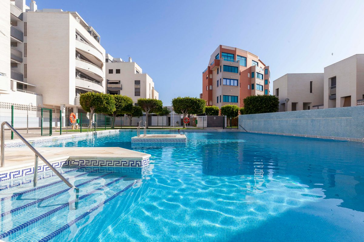 Exclusivo piso con vistas al mar en primera línea de playa