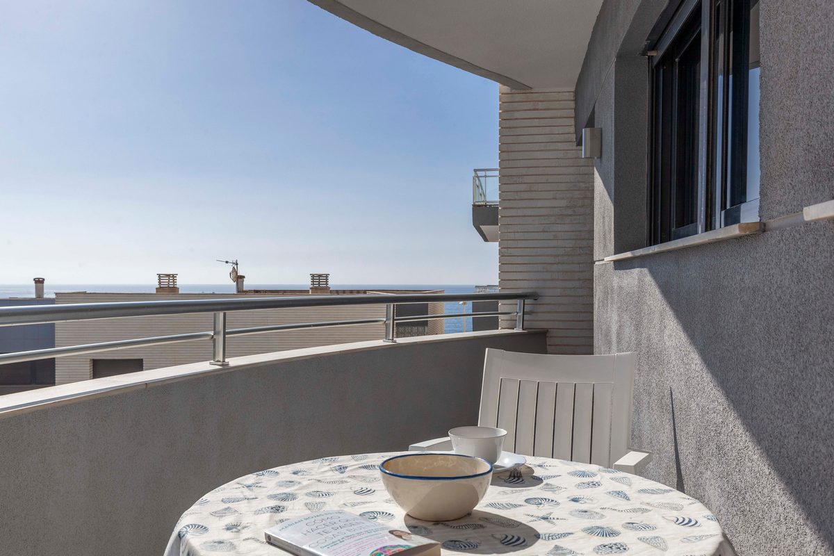 Exclusivo piso con vistas al mar en primera línea de playa