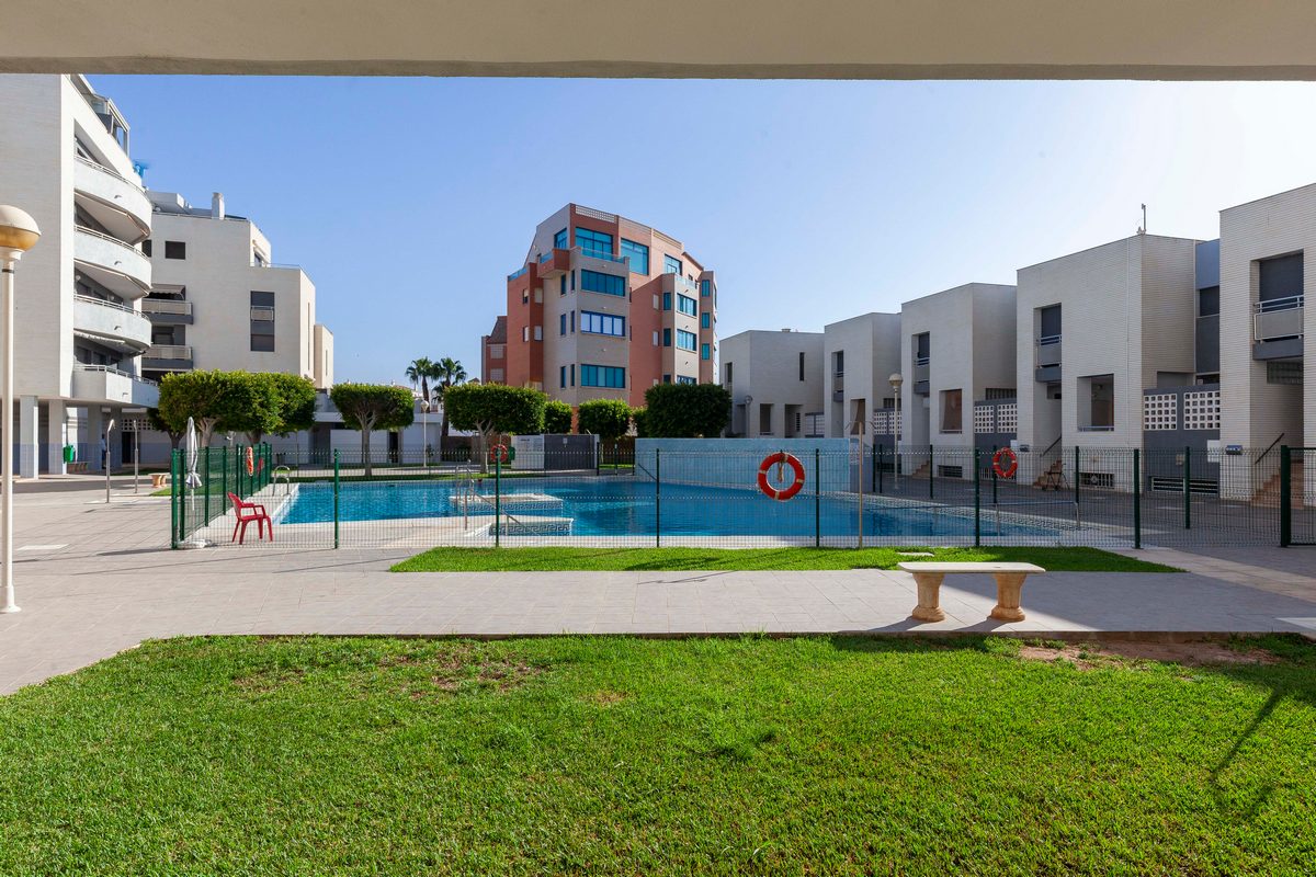 Exclusivo piso con vistas al mar en primera línea de playa