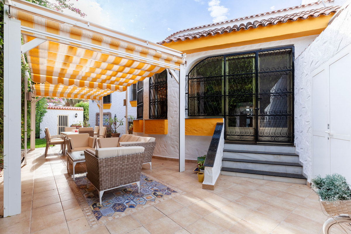 Stunning villa ready to move into, Pueblo Andaluz Complex