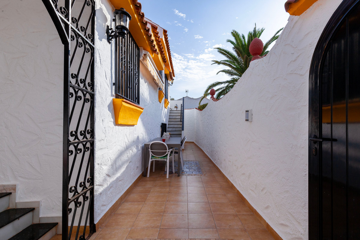 Stunning villa ready to move into, Pueblo Andaluz Complex