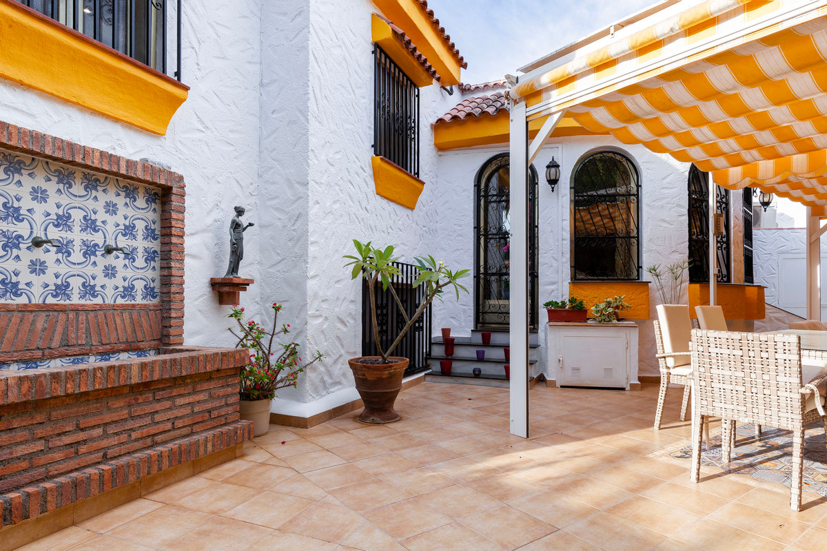 Stunning villa ready to move into, Pueblo Andaluz Complex