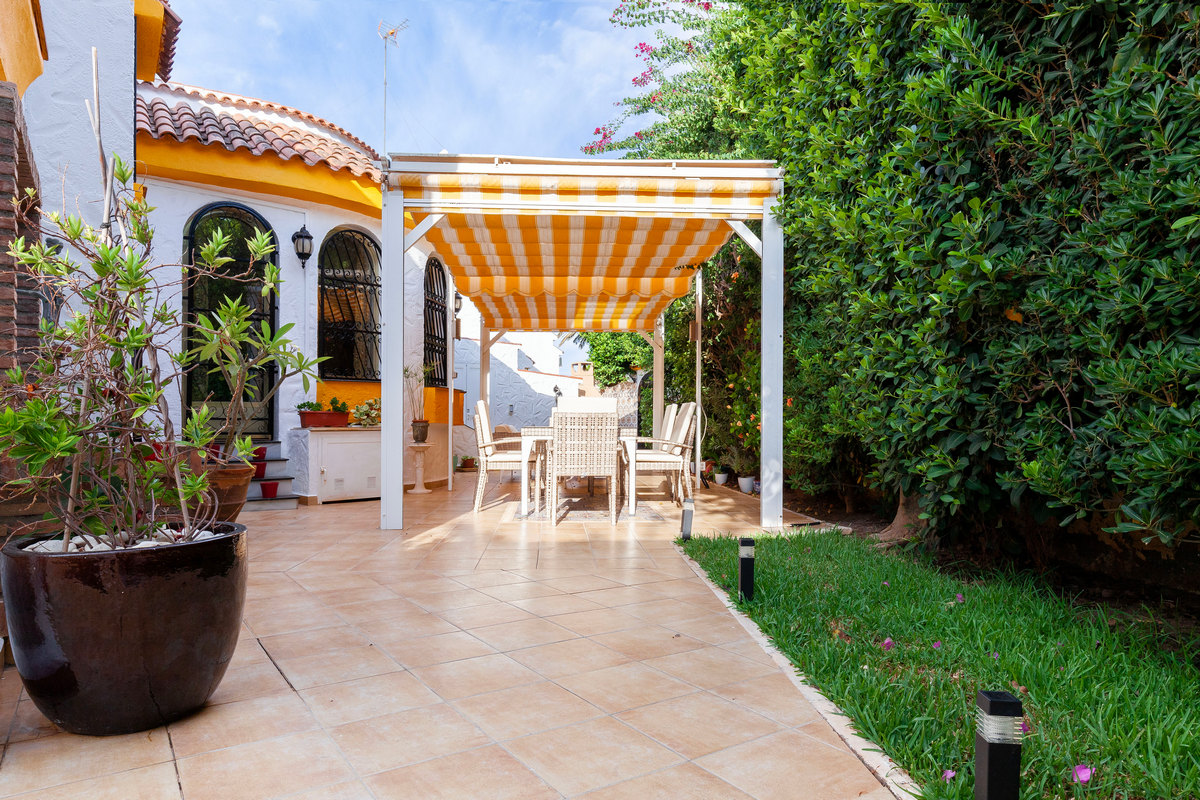 Stunning villa ready to move into, Pueblo Andaluz Complex