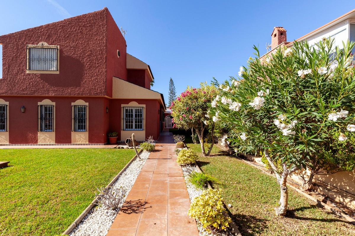 Detached villa in a prime location for an unbeatable price