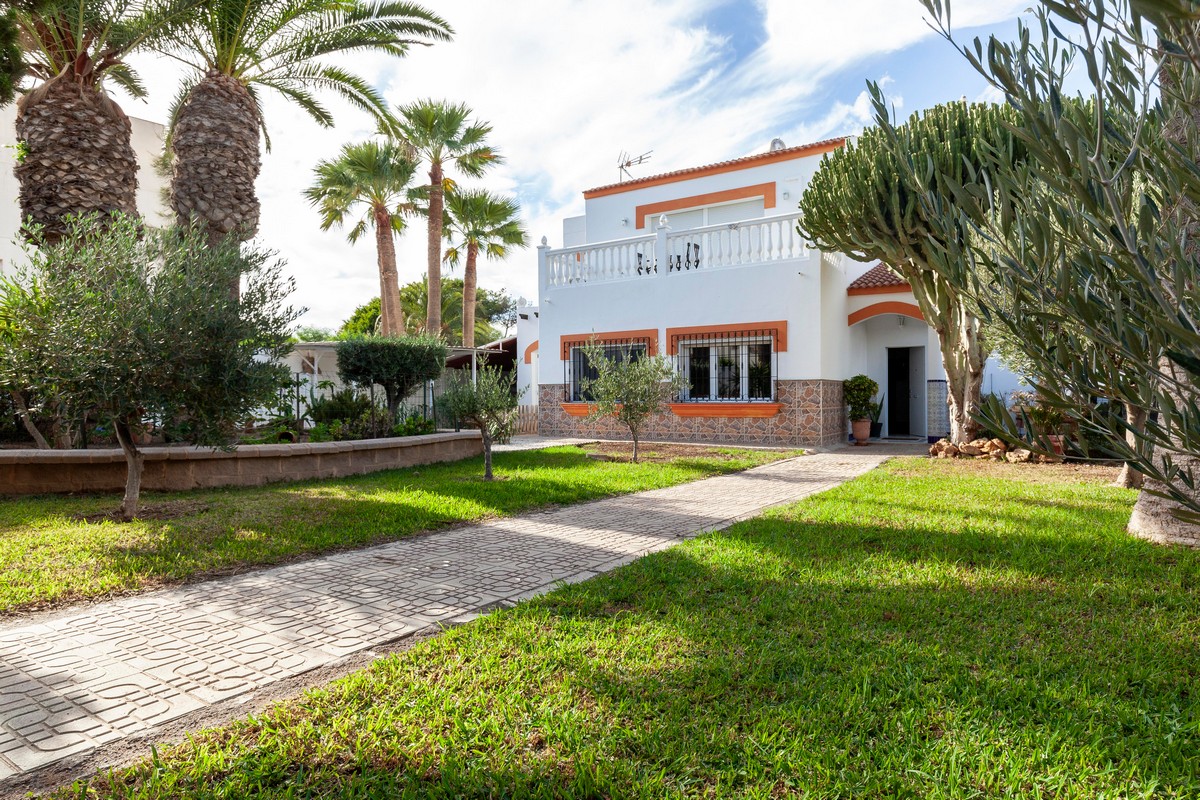 Detached villa in a prime location for an unbeatable price