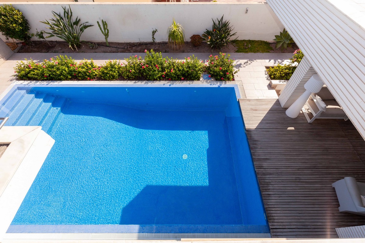 Moderno Chalet independiente en primera línea de playa, listo para entrar a vivir