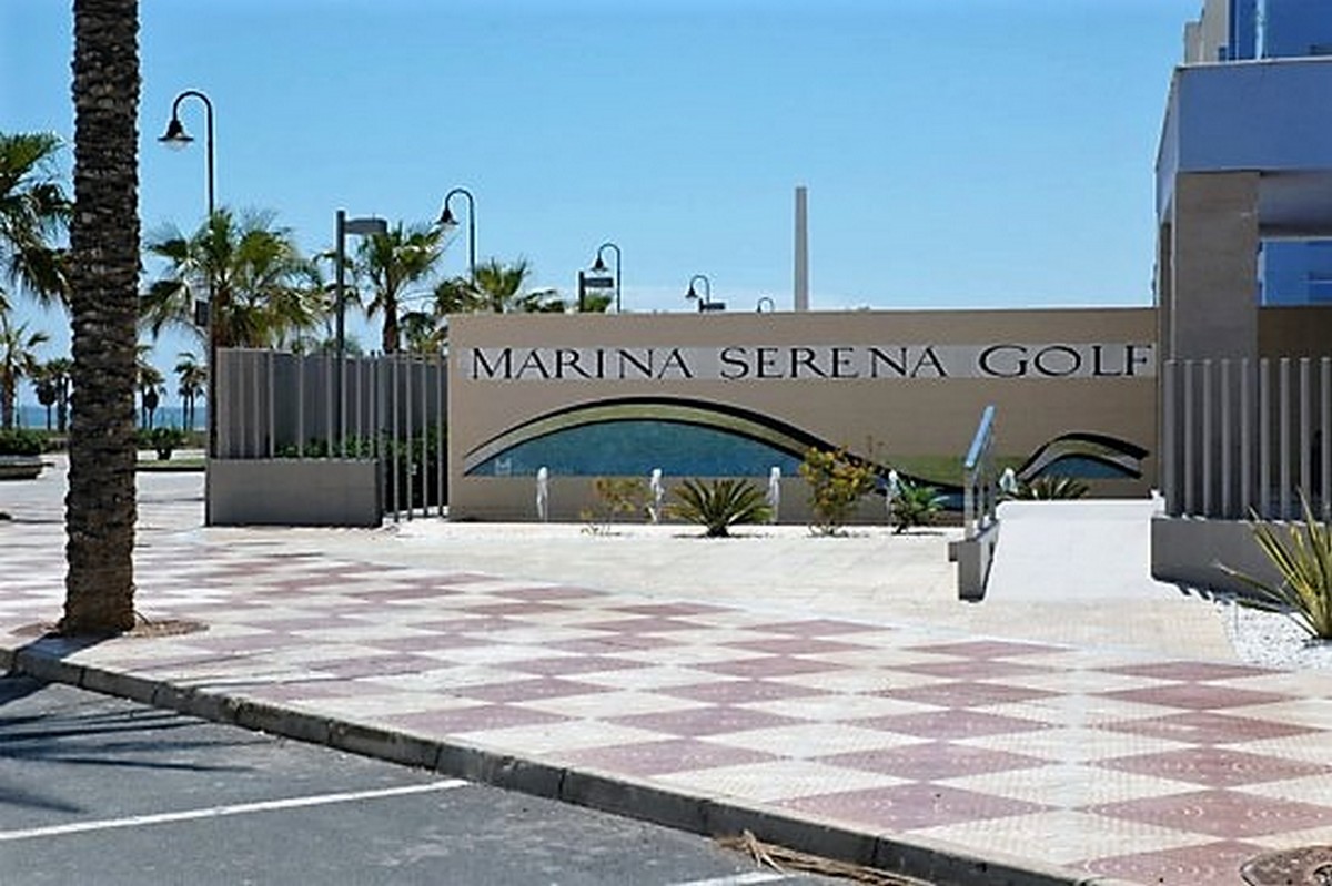 Attico Duplex nel Complesso Marina Serena Golf, prima linea della spiaggia